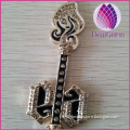 customized pretty girl gold colors alloy pendant with gold rhinestone